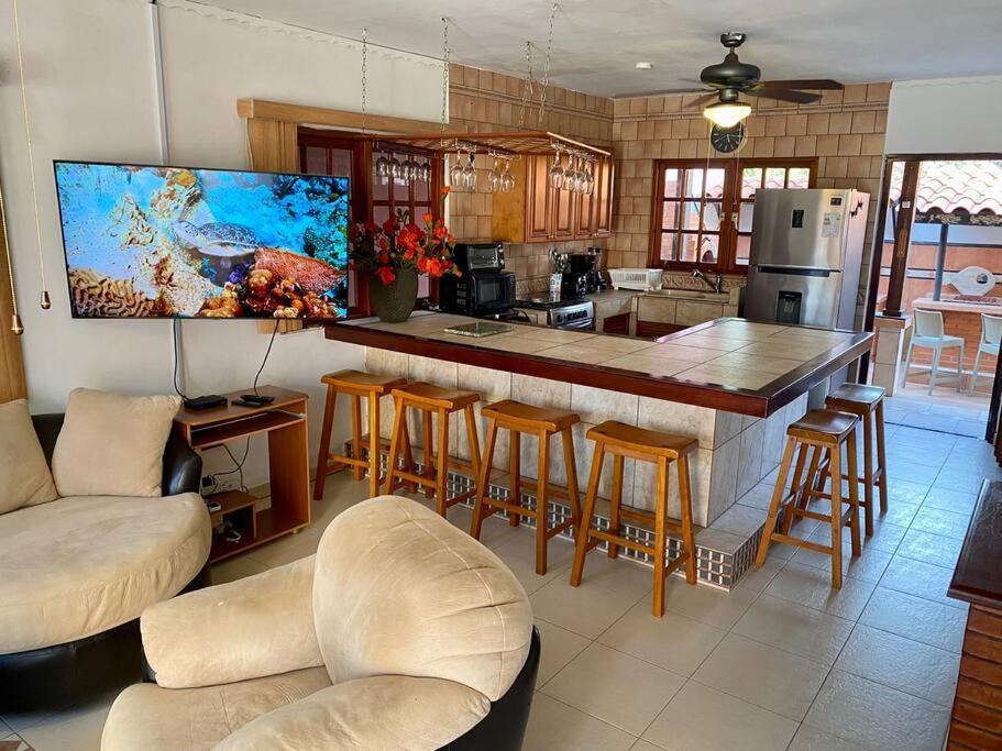 3-Bedroom Villa With A Jacuzzi Noord Esterno foto