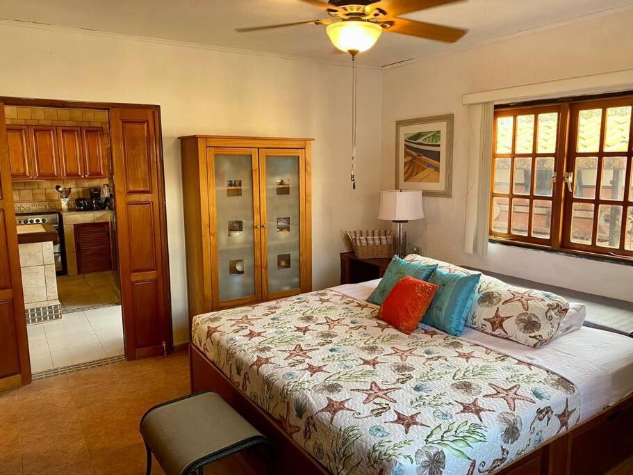 3-Bedroom Villa With A Jacuzzi Noord Esterno foto