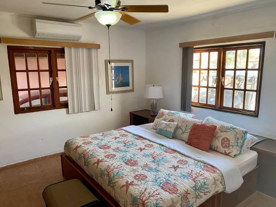 3-Bedroom Villa With A Jacuzzi Noord Esterno foto